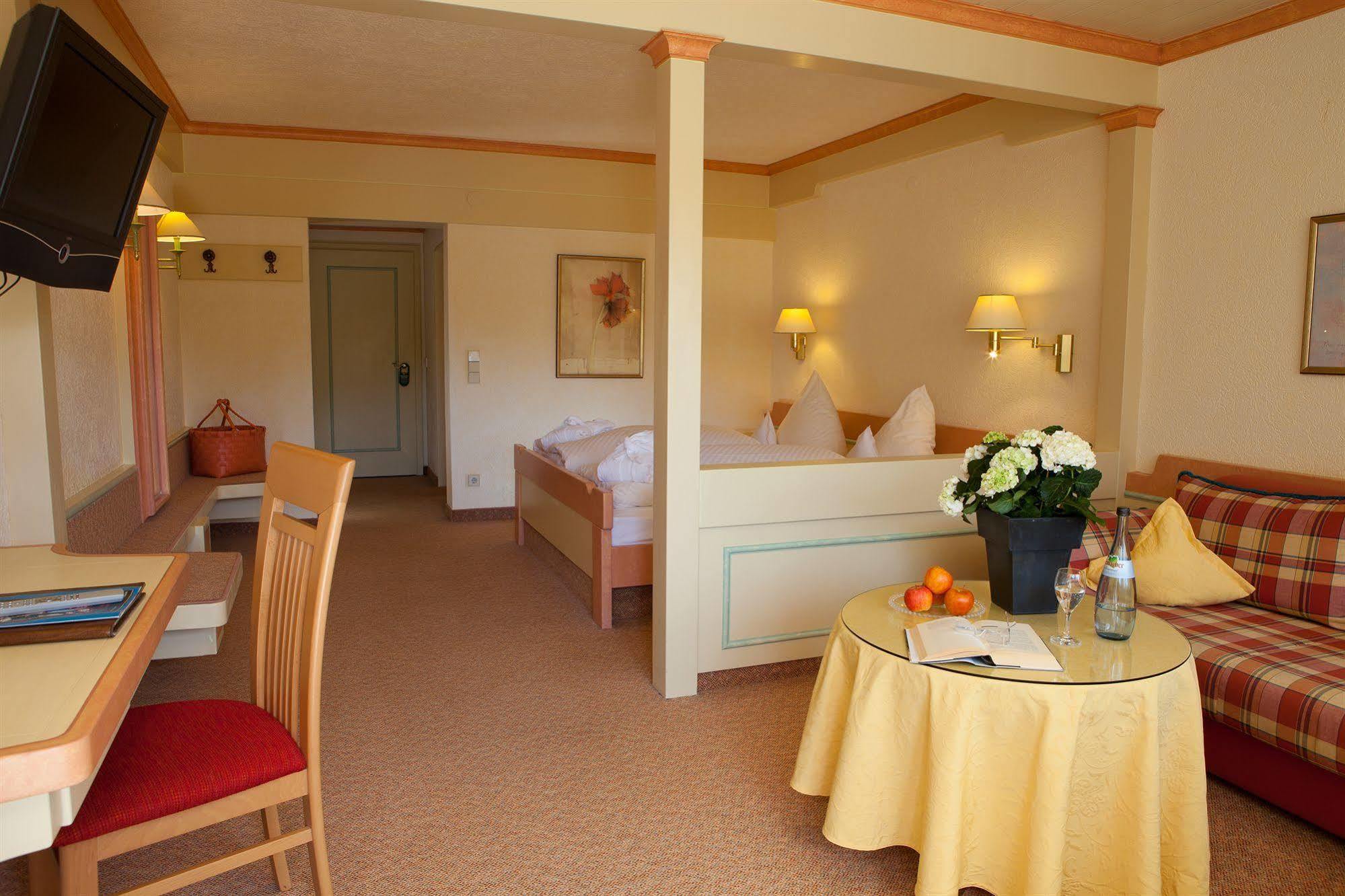 Hotel Lamm Baiersbronn Mitteltal エクステリア 写真